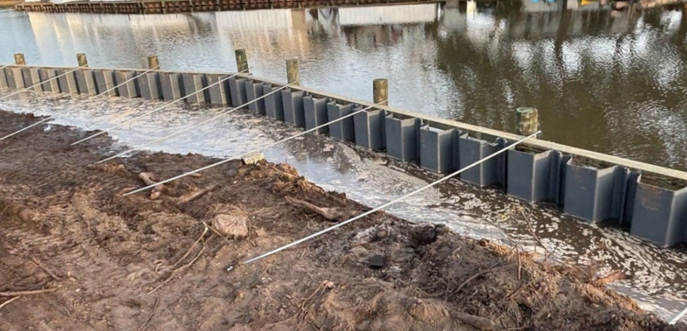 Stormwater-Basin-Dividers-Why-Vinyl-Sheet-Piles-Are-the-Ideal-Alternative-to-Soil-Embankments.webp