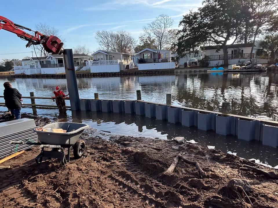 Engineering Applications of ESC Vinyl Sheet Piles in Environmental Containment and Water-Control Structures V2